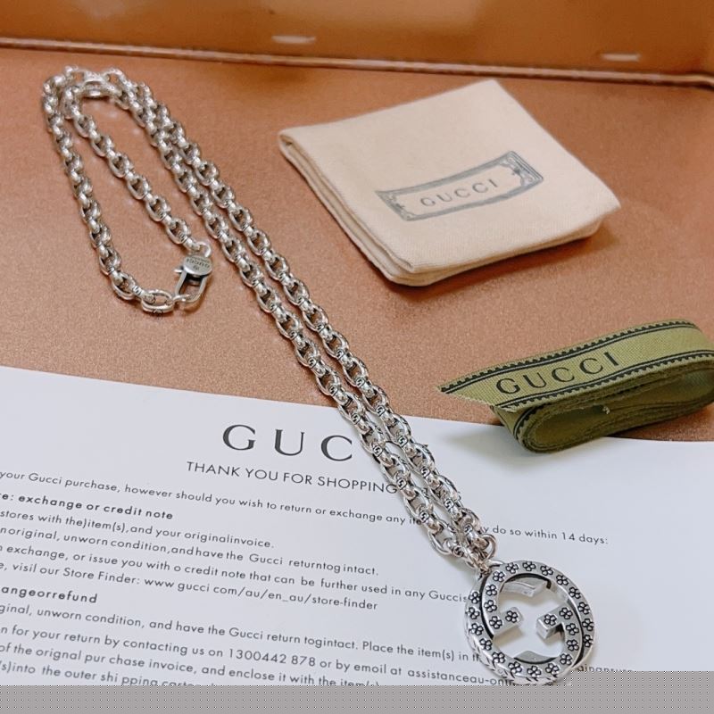 G*u*i necklaces